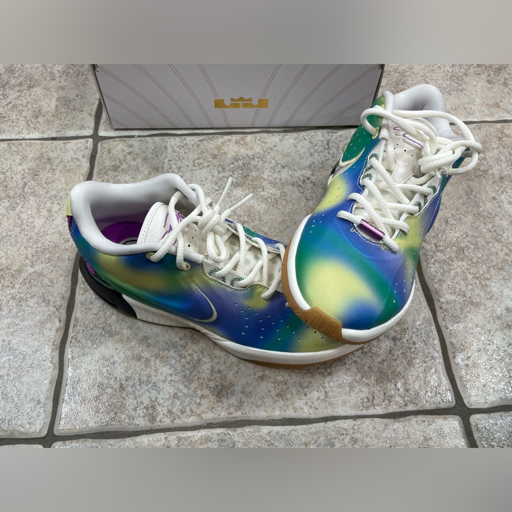 Nike LeBron XXI  SE (GS) Big Kids Size 7Y